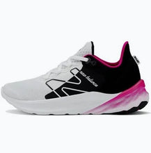 Load image into Gallery viewer, New Balance WROAVSW2
